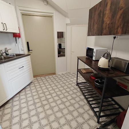 Kalle'S Unluxury Guest House Cl0Sed From 1St Of Feb 2025 Helsínquia Exterior foto