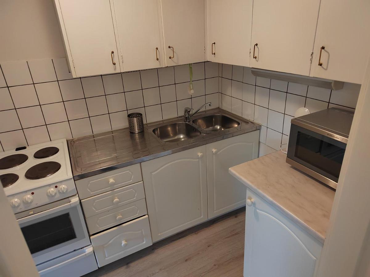 Kalle'S Unluxury Guest House Cl0Sed From 1St Of Feb 2025 Helsínquia Quarto foto