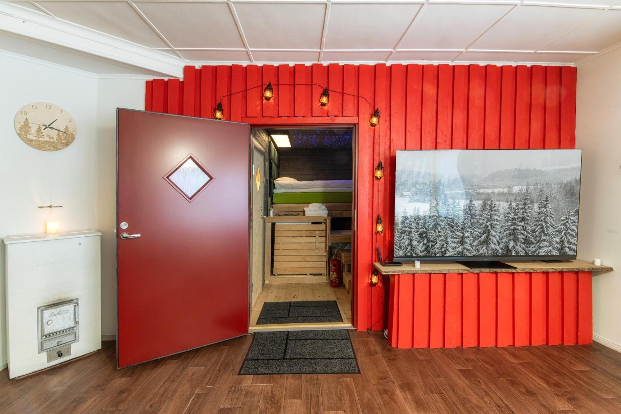 Kalle'S Unluxury Guest House Cl0Sed From 1St Of Feb 2025 Helsínquia Quarto foto
